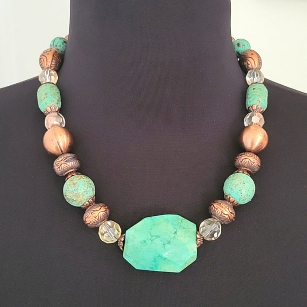 💚 Beautiful Beaded and Stone Necklace 💚